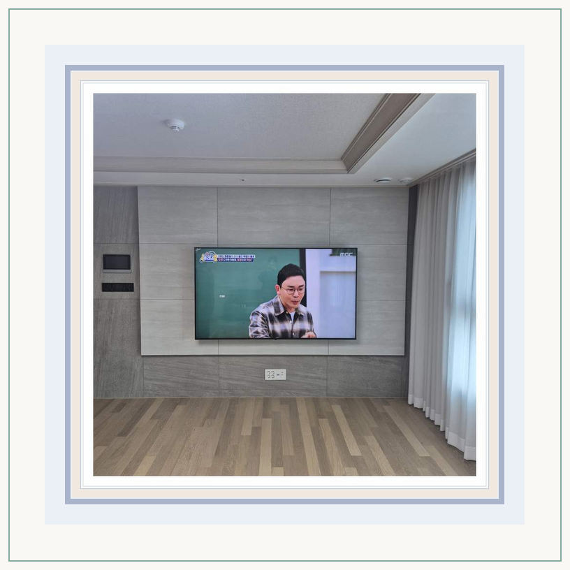 천안 서북구 불당 두정 TV 철거 견적 관련 설치 참고 사진 3 · 작업 후 흔들림이 생기지 않도록 체결 상태를 확인하는 절차