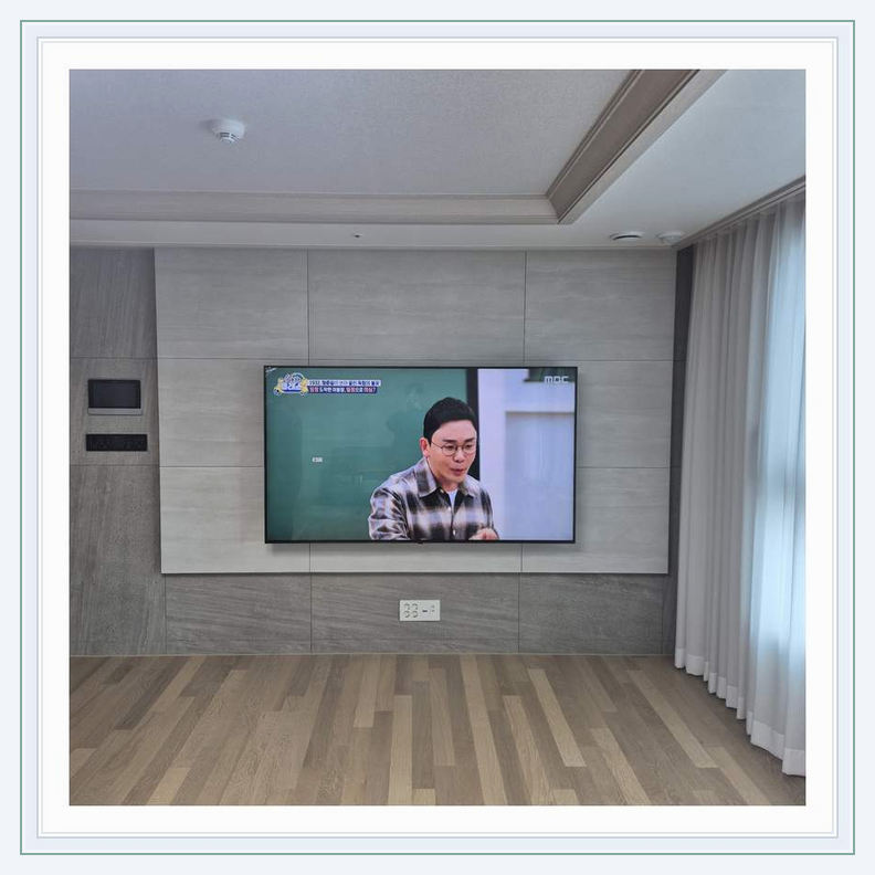 인천 청라 검암 가정 석고벽 상태 점검 관련 설치 참고 사진 2 · 패널 보호와 결합 나사 체결 순서를 정하는 준비