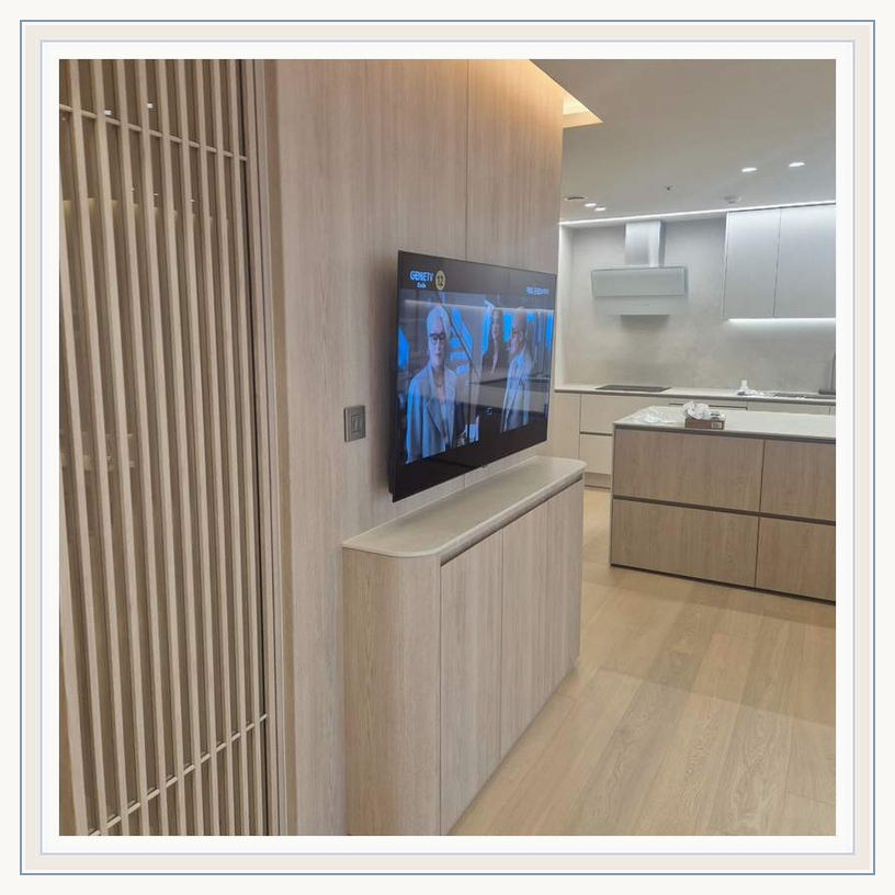 마포 서대문 종로 TV 배선까지 정리 관련 설치 참고 사진 3 · 장치 통풍 공간과 콘센트 점검 편의성을 함께 확보하는 배치